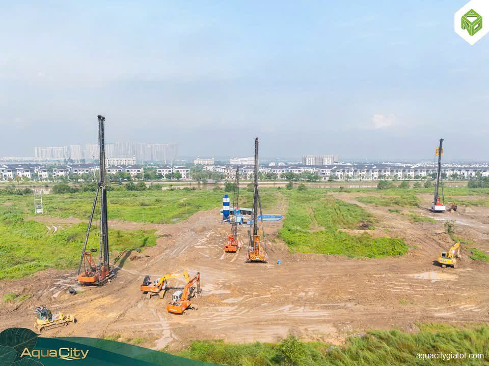 Sôi động nhịp thi công tại Đảo Phượng Hoàng Aqua City tháng 10/2025