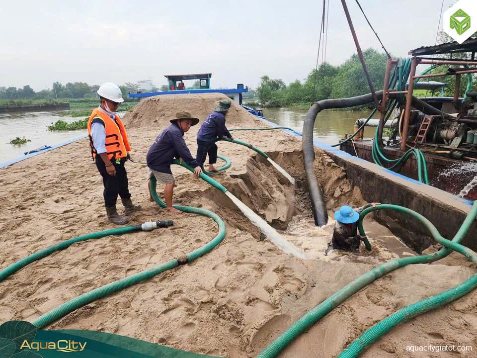 Sôi động nhịp thi công tại Đảo Phượng Hoàng Aqua City tháng 10/2025